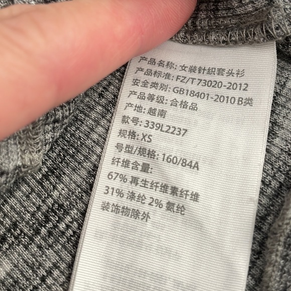 EUC Hollister ruched ribbed long sleeve top 🖤 - Picture 3 of 3